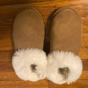 Great condition UGG Clugette slippers
